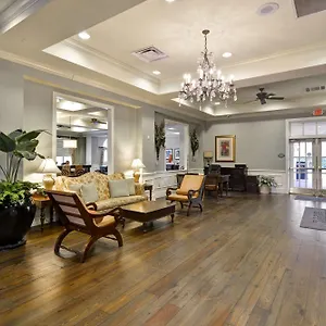 Hotel Hampton & Historic District